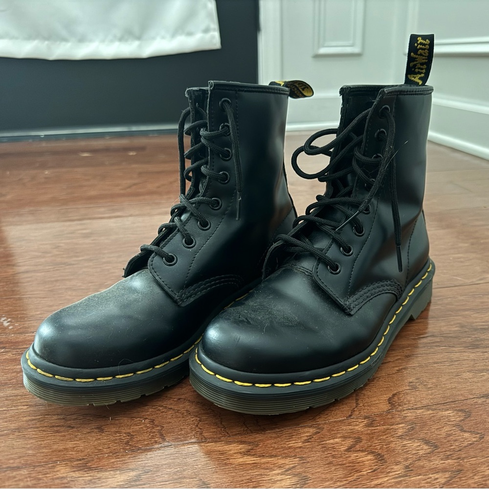 Women’s Dr. Martens Size 7